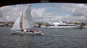 Les tours de bateau gratuits pour tous.